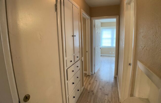 3 beds, 1 bath, $875