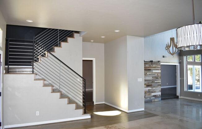 Modern home with pool in Arlington