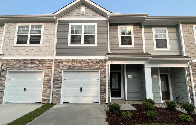 Stunning 3BD, 2.5BA Raleigh Townhome in a Prime Location with Easy Access to Shopping and Dining