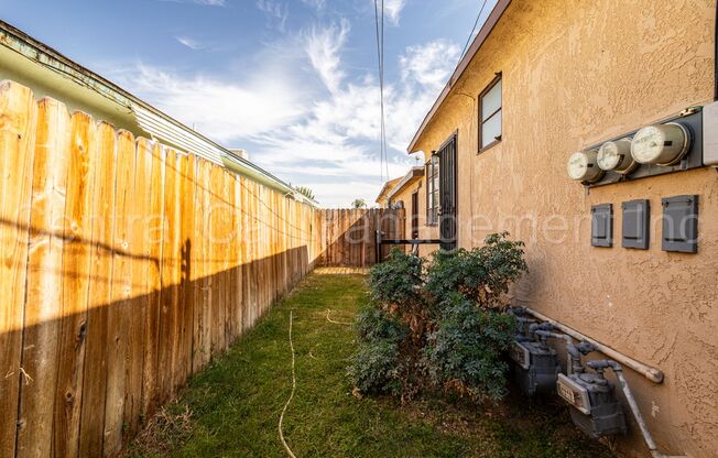 2 beds, 1 bath, 720 sqft, $1,125, Unit 347 Sequoia Dr.