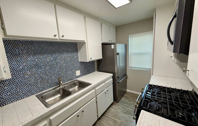 Ground floor 1 bedroom in quiet neighborhood with parking, AC - close to San Diego
