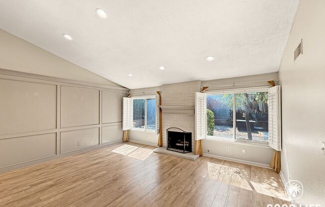 Great 4B/2BA House in San Marcos w/ AC, W/D, and Attached Garage!