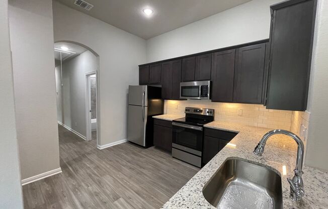 3 beds, 2 baths, $1,395, Unit 609 Grayson Lane