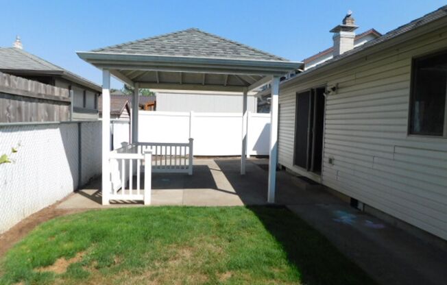 3 beds, 2 baths, $2,495