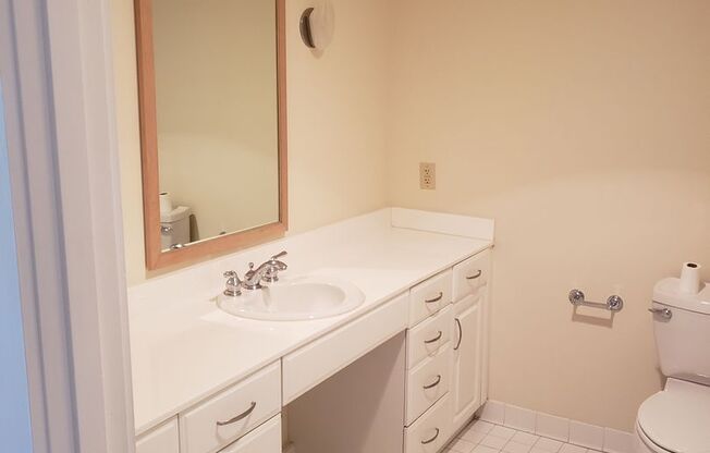 Spacious 2 bedroom 2 bathroom 2000+ Sq Ft - Grove Arcade Residences Downtown Asheville