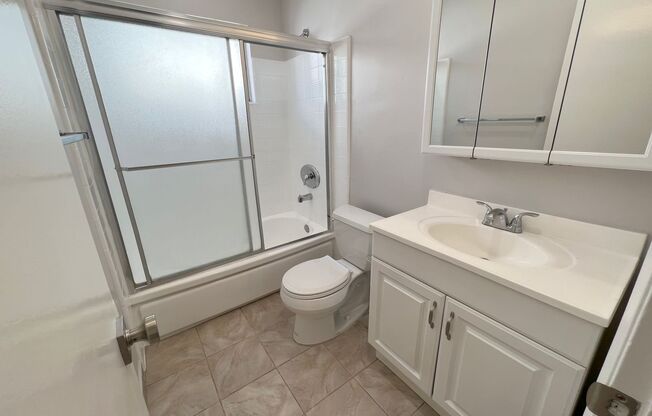 1 bed, 1 bath, $2,200, Unit #19