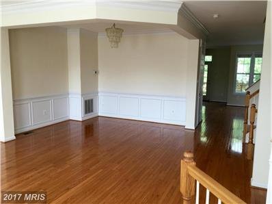 Gorgeous Ashburn Village Town home  4 BR 3.5 Bath