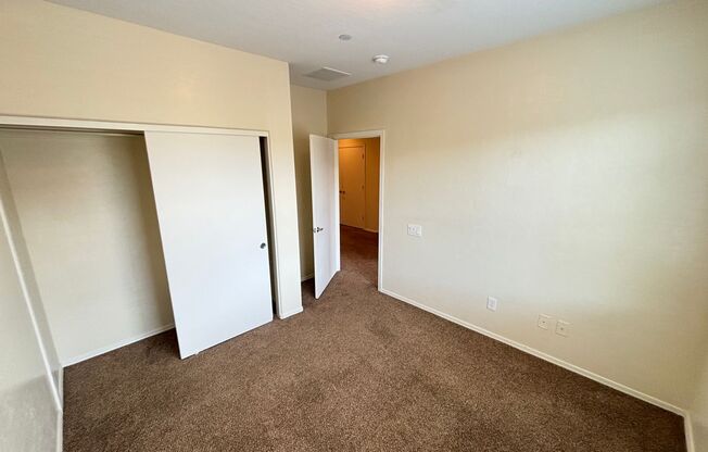 3 beds, 2 baths, $1,850, Unit UNIT 2022