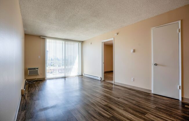 1 bed, 1 bath, 642 sqft, $1,150