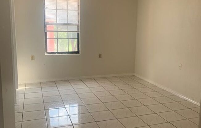 2 beds, 1 bath, 890 sqft, $1,050, Unit Ronbel Guerrero 1