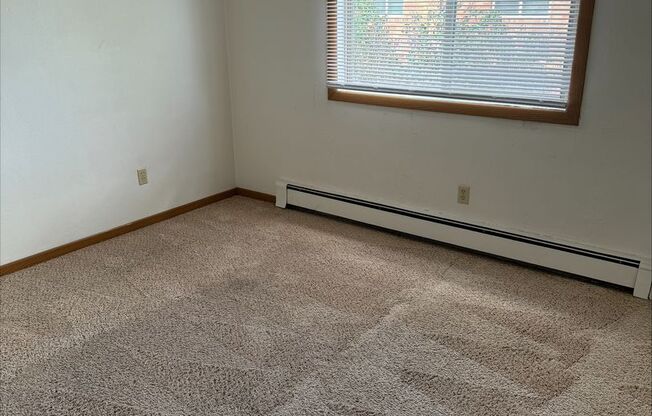 2 beds, 1 bath, $875, Unit 6