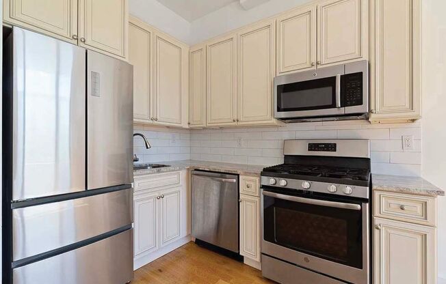 1305 GREENE AVE