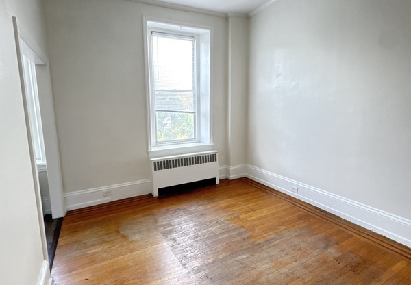 408 W CHELTEN AVE