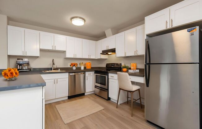 2 beds, 1 bath, 930 sqft, $1,880, Unit C207