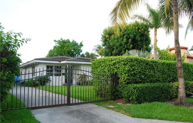 Now Leasing - a beautifully maintained 2-bedroom, 1-bath single-family home nestled in the highly sought-after South End neighborhood of West Palm Beach.