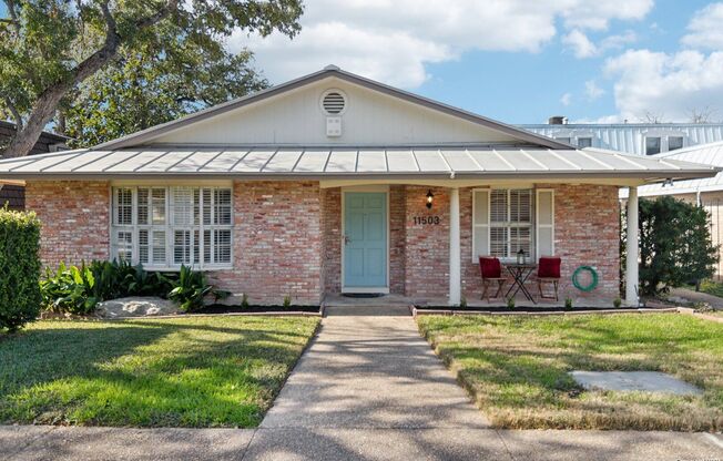 WHISPERING OAKS GARDEN HOME