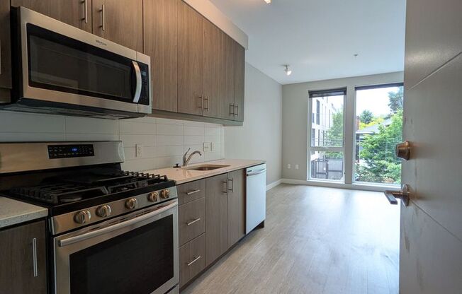Studio, 1 bath, 400 sqft, $1,300, Unit 212