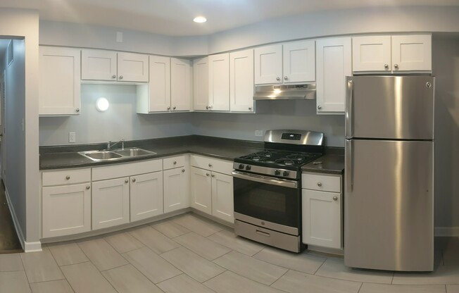 2 beds, 1 bath, 900 sqft, $1,350