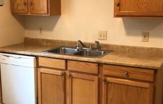 2 beds, 1 bath, $795, Unit 1703 Cedarhill Drive - A