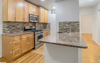 140 W 71 ST