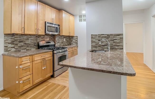 140 W 71 ST