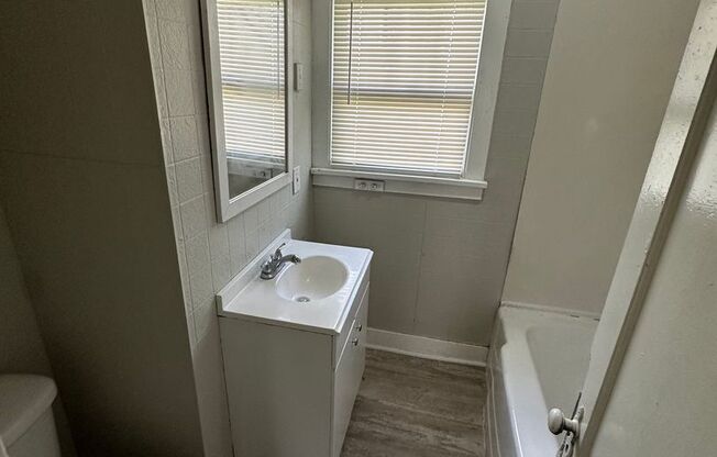 8409 Park Ave 64132 - 3 Bedroom 1 Bathroom - (816)602-6520
