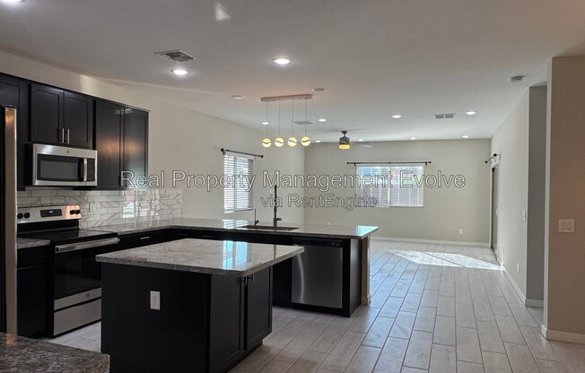 5 beds, 3 baths, 2,033 sqft, $2,990