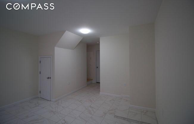 2 beds, 1.5 baths, $2,700, Unit 8