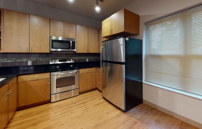 3 beds, 2 baths, $2,195, Unit 105