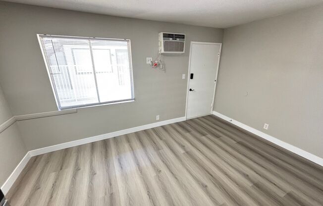 Modern 1Bed/1Bath Apartment in the Heart of Downtown- MOVE IN SPECIAL- 1/2 OFF FIRST MONTHS RENT!