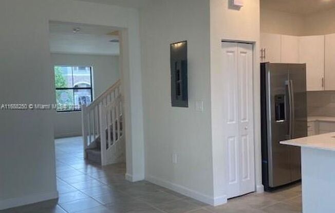 3 beds, 2.5 baths, $3,250, Unit # 11434