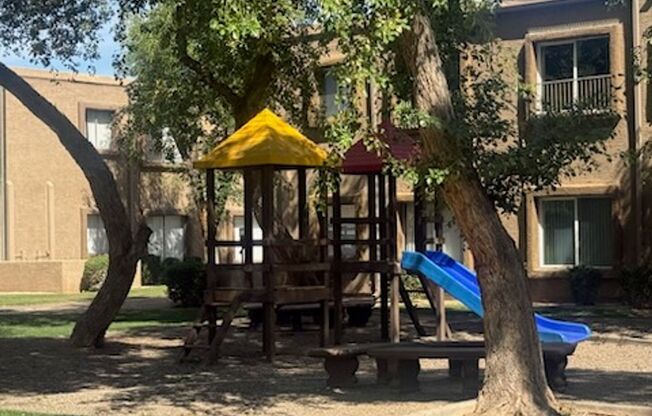 2 beds, 1 bath, 800 sqft, $1,100, Unit CASA-251