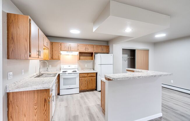 2 beds, 2 baths, 900 sqft, $1,299, Unit J201