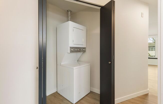 2 beds, 2 baths, 886 sqft, $3,545, Unit 401