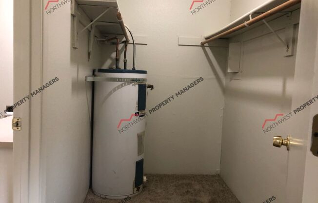 1 bed, 1 bath, 640 sqft, $1,140, Unit #27