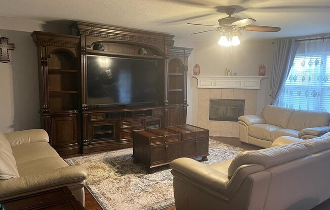 1301 CASTLEGAR LN