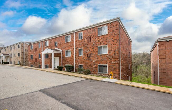 2 beds, 1 bath, 900 sqft, $1,099, Unit 112 M