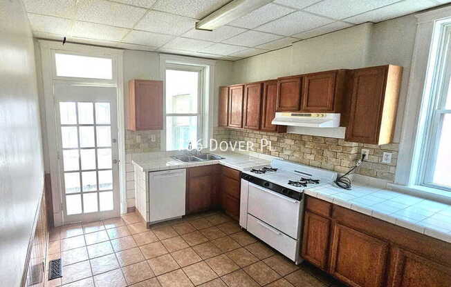 736 DOVER PL