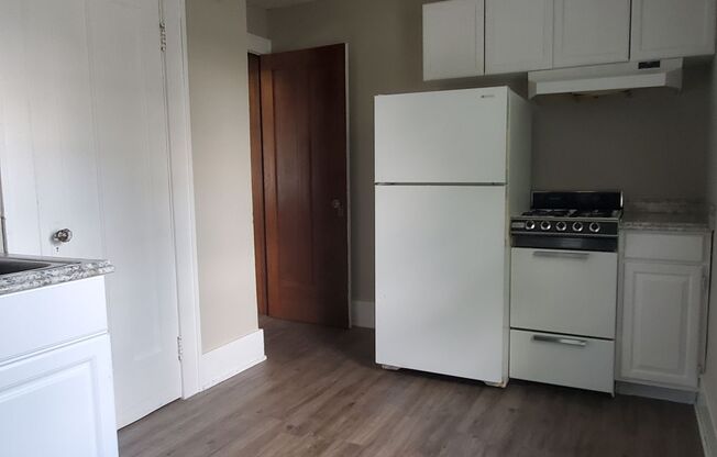 Studio, 1 bath, $775, Unit Apt 2