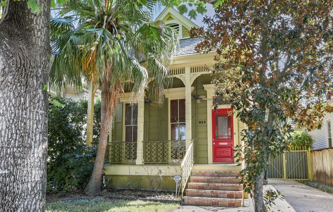 Gorgeous Garden Home w/ Driveway, Back Patio, and Back House!