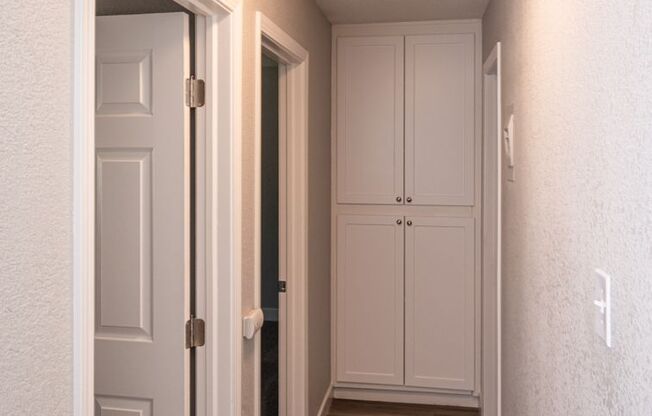 2 beds, 1 bath, 880 sqft, $1,450, Unit 96-4