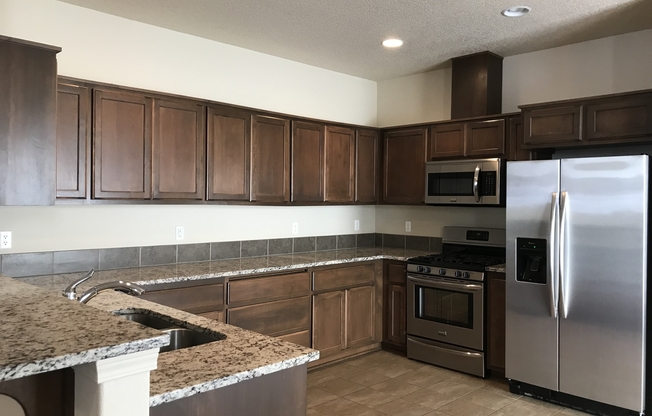 ONE MONTH FREE OF RENT!! Well Maintained, High Ceilings, Bonus Room, Great Location!