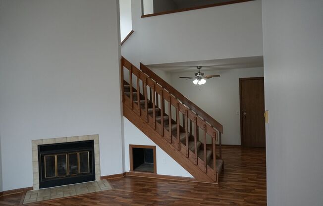 2 beds, 1.5 baths, 950 sqft, $1,434, Unit 5811-2A