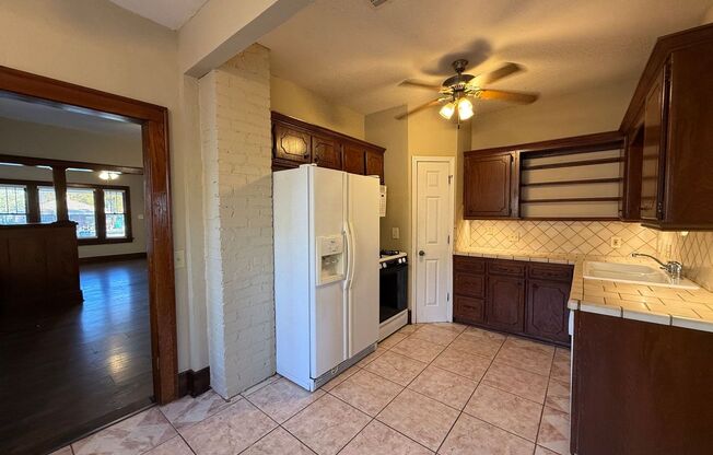 2 beds, 1 bath, $1,295