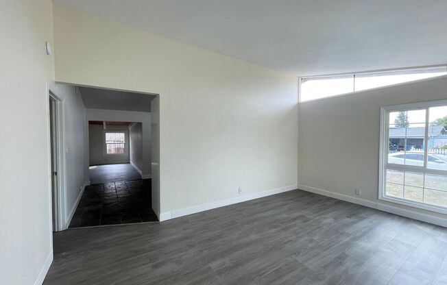 Petaluma: Single Level Home With New Floors & Paint Available Now