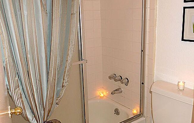 2 beds, 2 baths, 910 sqft, $2,595, Unit 410