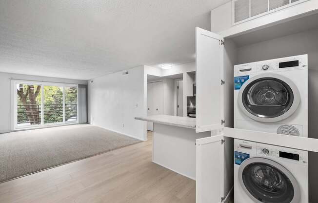 Renovated Unit in-unit washer/dryer