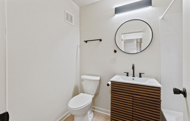 1 bed, 1 bath, 700 sqft, $875, Unit 203