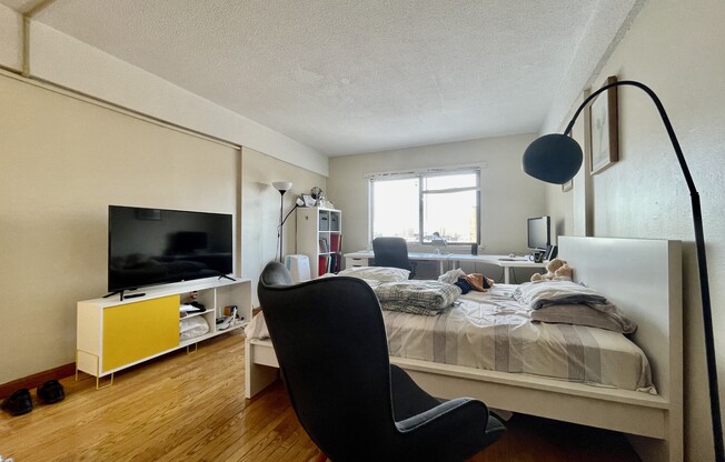 1110 COMMONWEALTH AVE