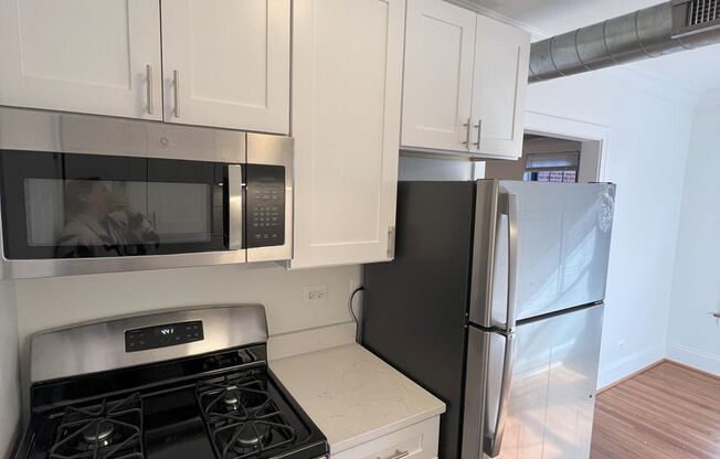 Studio, 1 bath, $1,600, Unit 4403 N. Hamilton - 3E